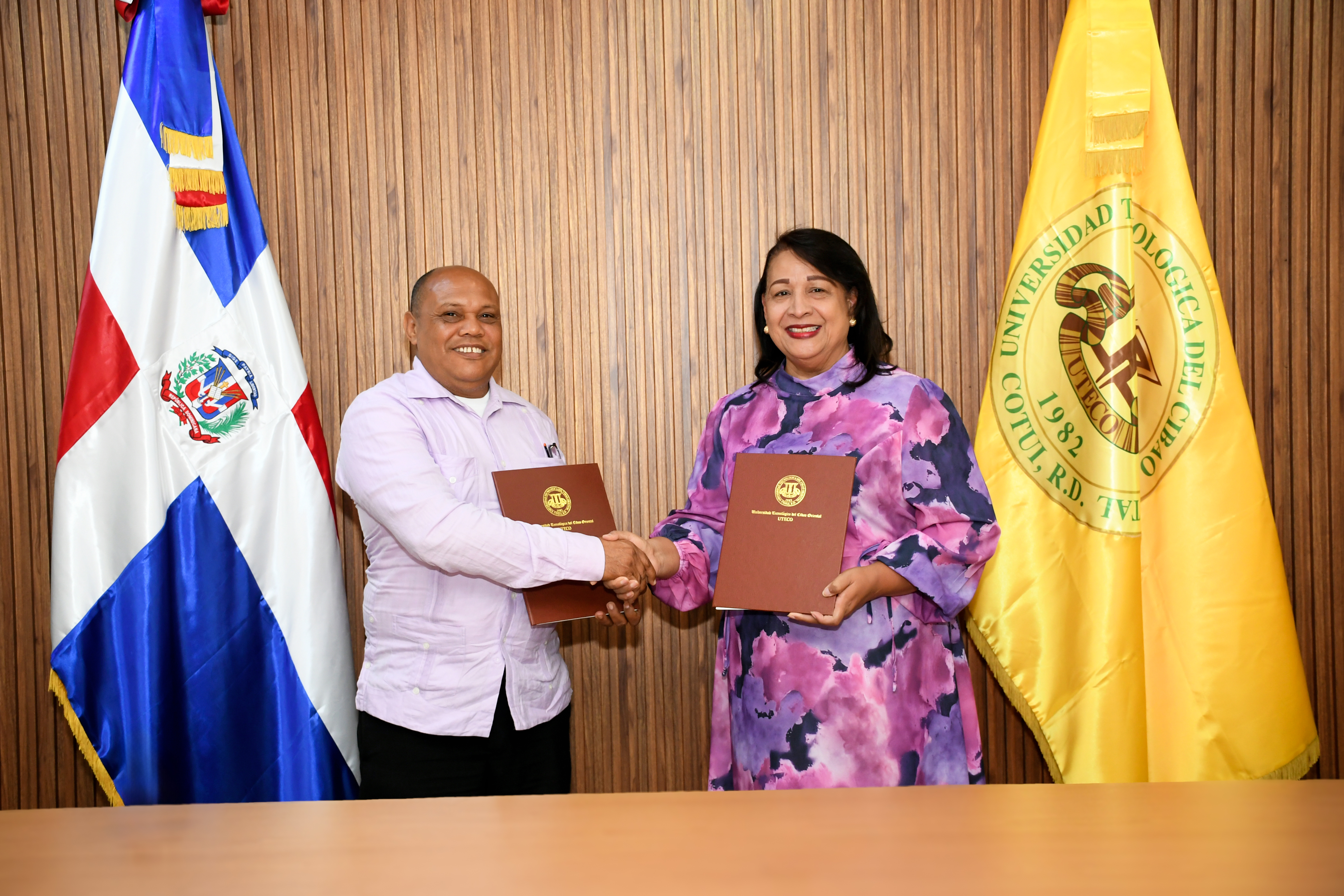 Firma de Convenio - La cueva y Caballero